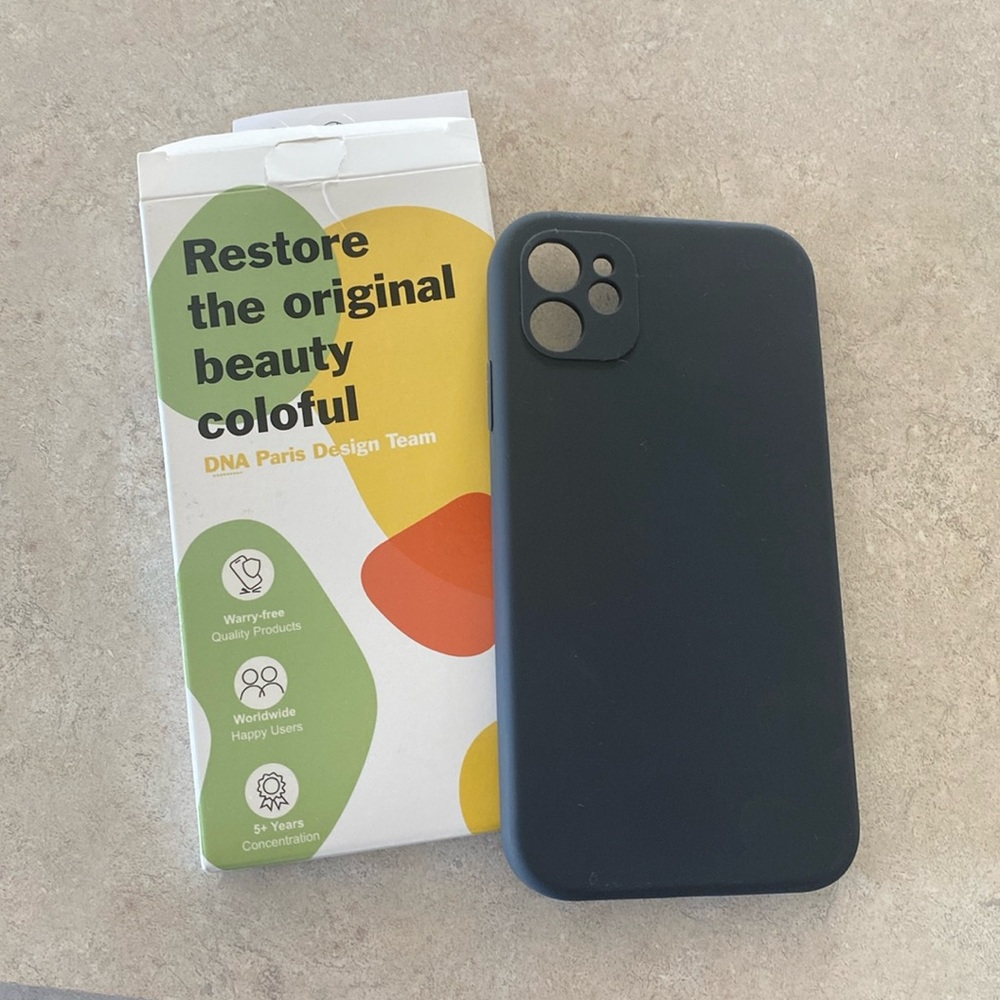 iPhone 11 phone case - Picture 1 of 3